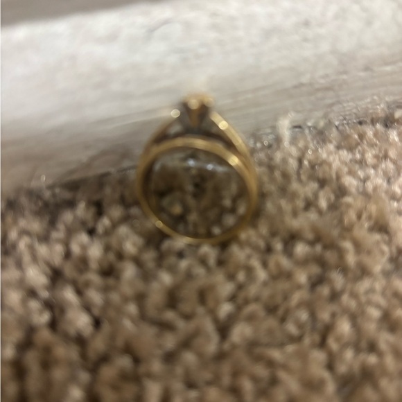 Gold Ring - Picture 7 of 8